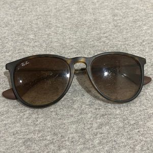 Raybans woman’s sunglasses